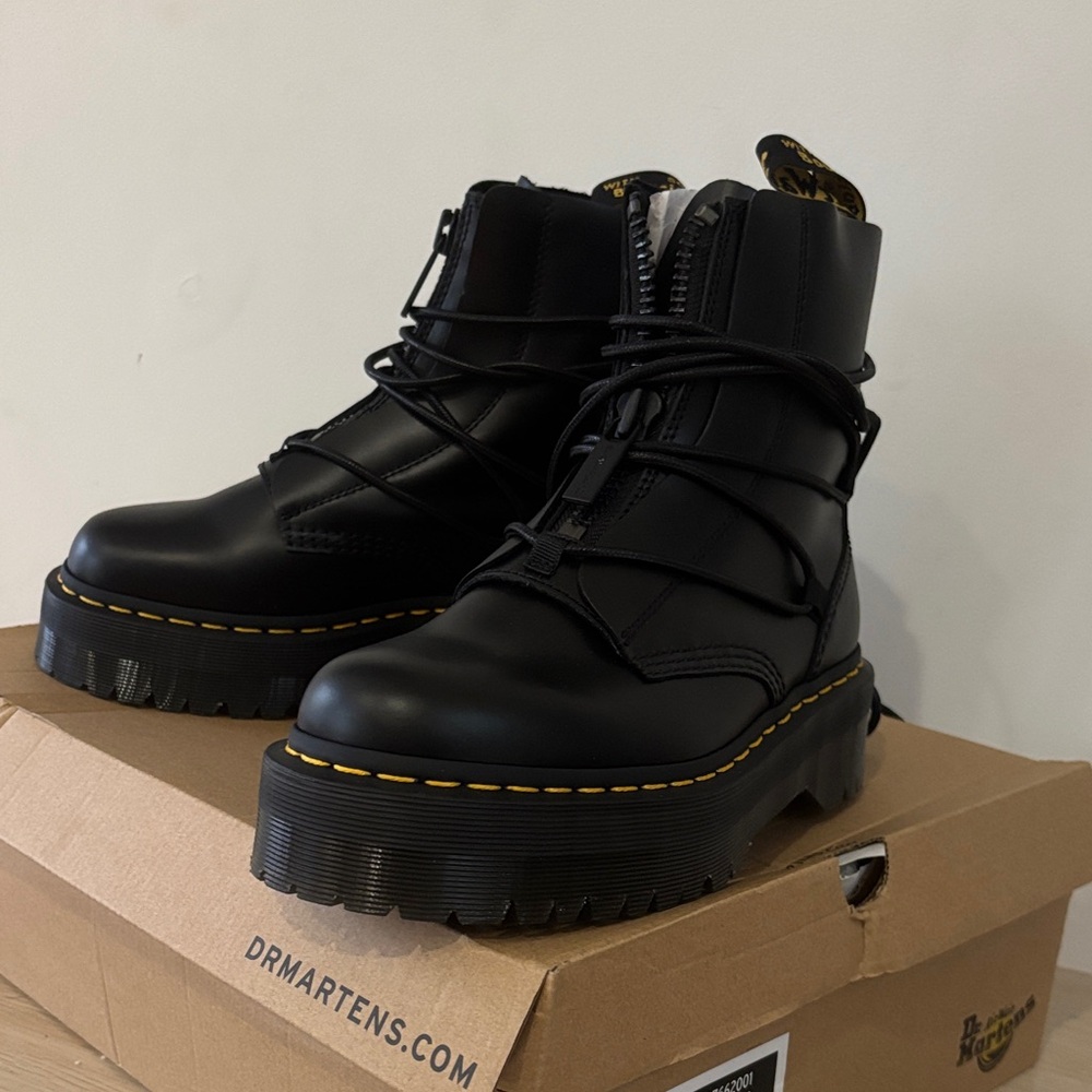 Doc Martens Dr. Martens Jarrick 2 II Black Combat Boots NEW IN BOX size 8 / 39 🔥